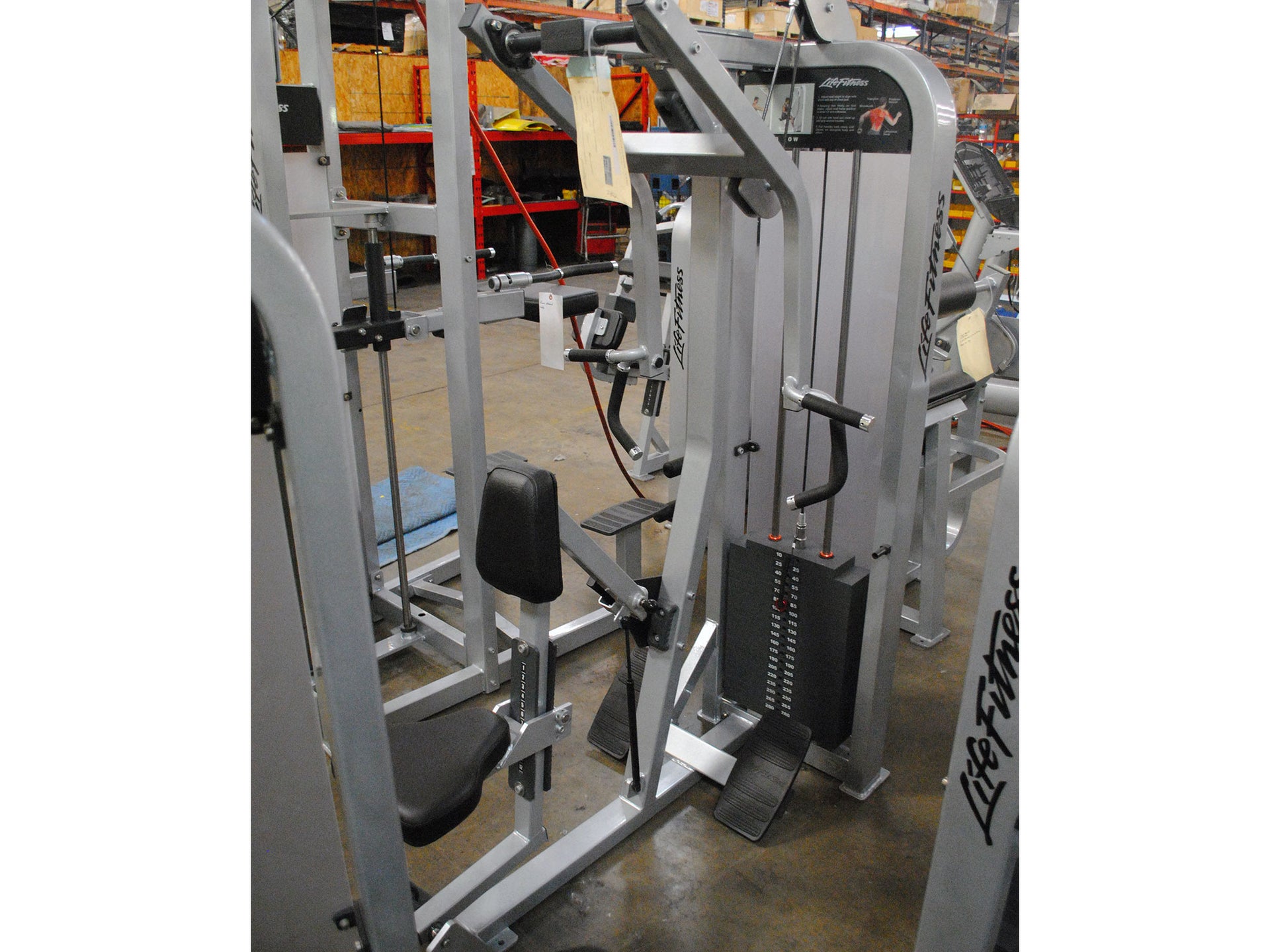 Life fitness gym machines hot sale